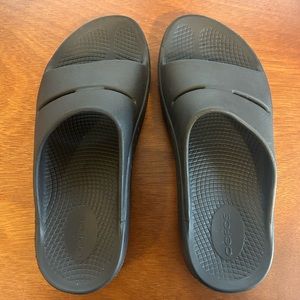 Oofos Black Slides